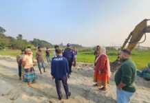 কেরানীগঞ্জে অবৈধভাবে বালু ও মাটি কাটা রোধে অভিযান এক্সকিউবেটর(বেকু)জব্দ
