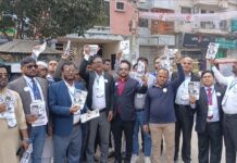 আইনজীবীদের উদ্যোগে ধানের শীষ প্রতীকে ভোট চেয়ে নির্বাচনী প্রচারণা